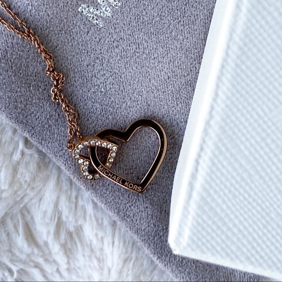 Michael Kors rose necklace with 2 linked hearts - Picture 3 of 3